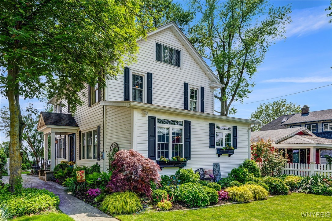 photo 2 : 8431 West Rivershore Drive, Niagara Falls NY 14304