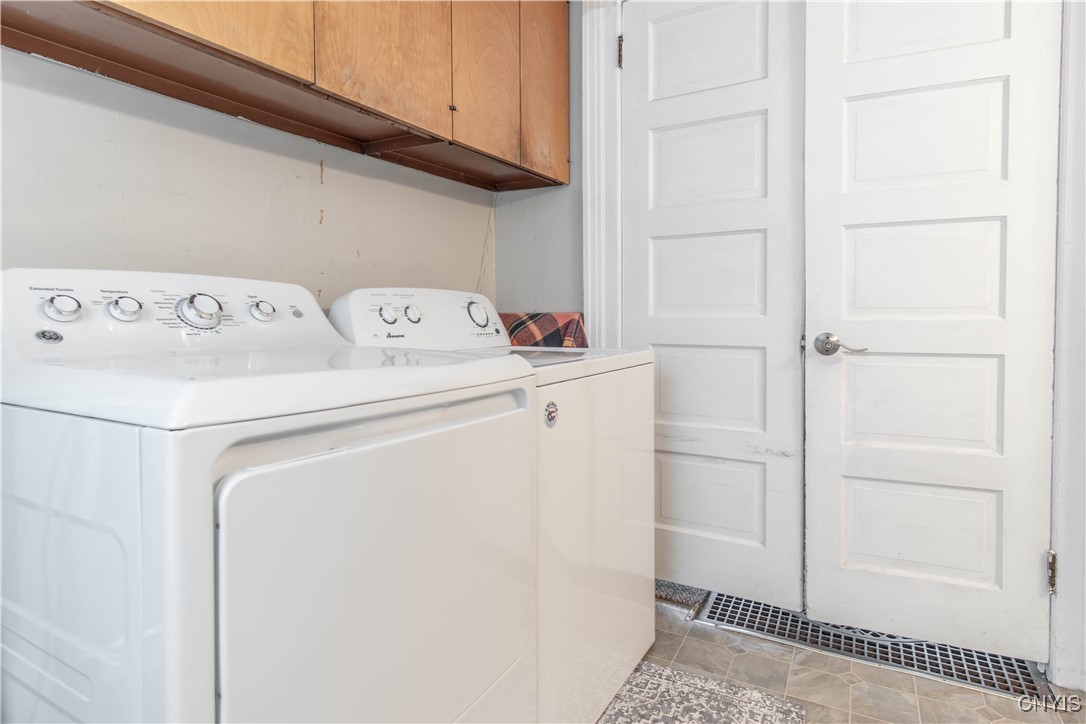 photo 2N1TyxOLgI5zgworH6UlWJ5c: 531 South Massey Street, Watertown City NY 13601