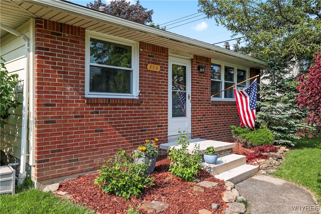 photo undefined: 914 Reserve Road, West Seneca NY 14224