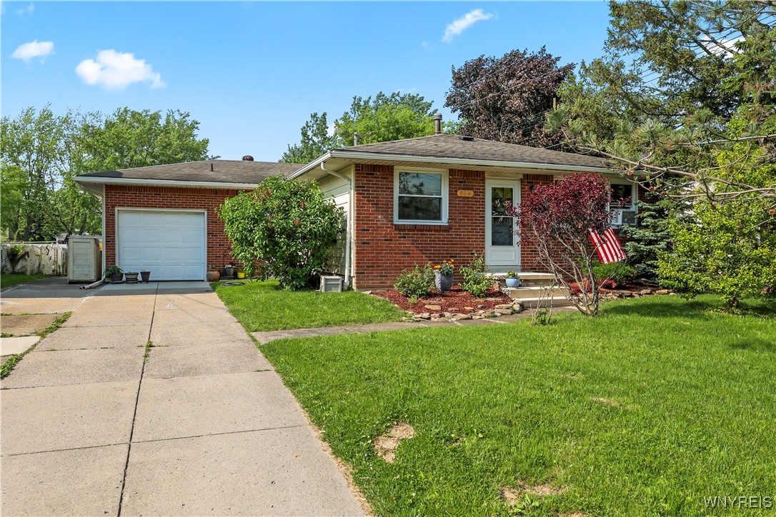photo 2 : 914 Reserve Road, West Seneca NY 14224