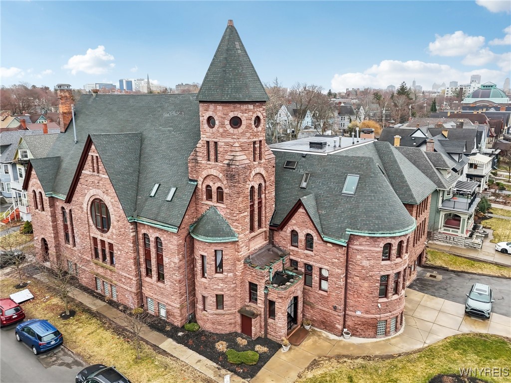 photo z2-olBgXsFRznsLEo--SCu-8iRebCwJ9AHM7d-pY: 231 Richmond Avenue 4, Buffalo NY 14222