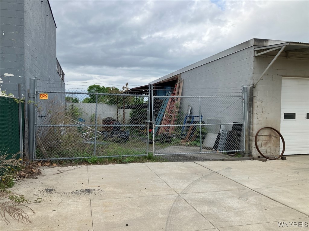 photo 2 : 2543 Seneca Avenue, Niagara Falls NY 14305