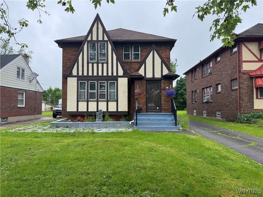 photo 8l8s: 81 Concord Drive, Cheektowaga NY 14215