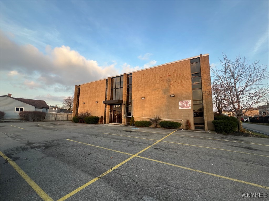 photo XzY: 3435 Harlem Road, Cheektowaga NY 14225