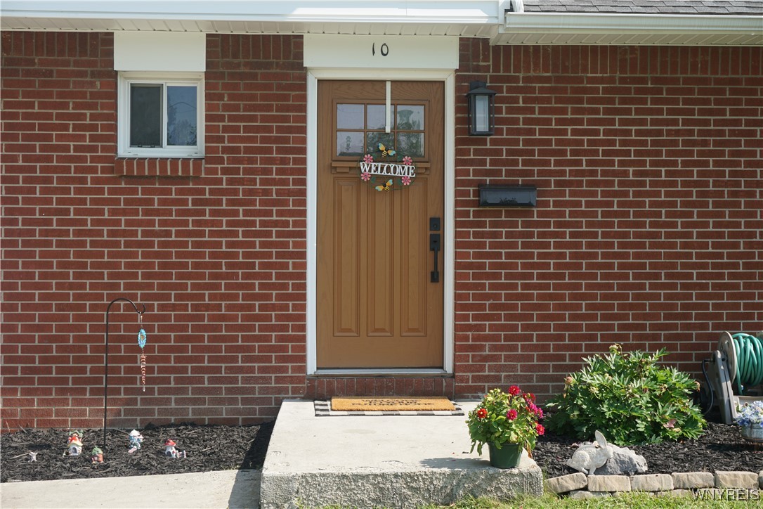 photo undefined: 10 Laurelton Drive, West Seneca NY 14224