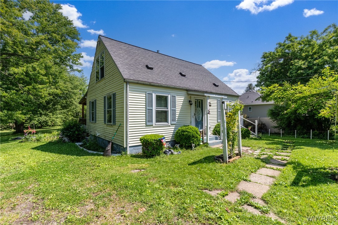 photo 2 : 7084 Versailles Road, Evans NY 14047