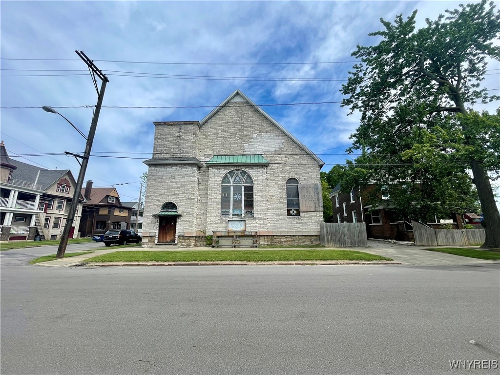 photo 2 : 1002 Niagara Avenue, Niagara Falls NY 14305