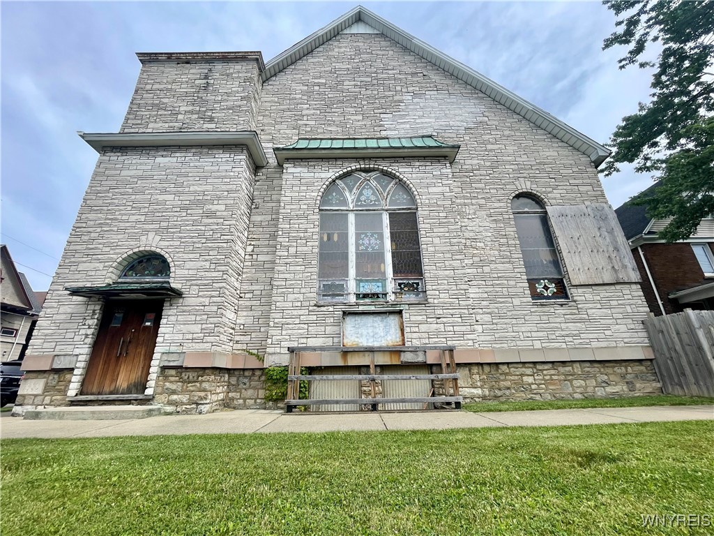 photo 3 : 1002 Niagara Avenue, Niagara Falls NY 14305