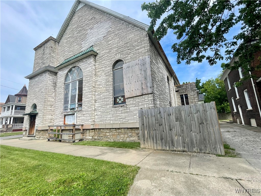 photo 4 : 1002 Niagara Avenue, Niagara Falls NY 14305