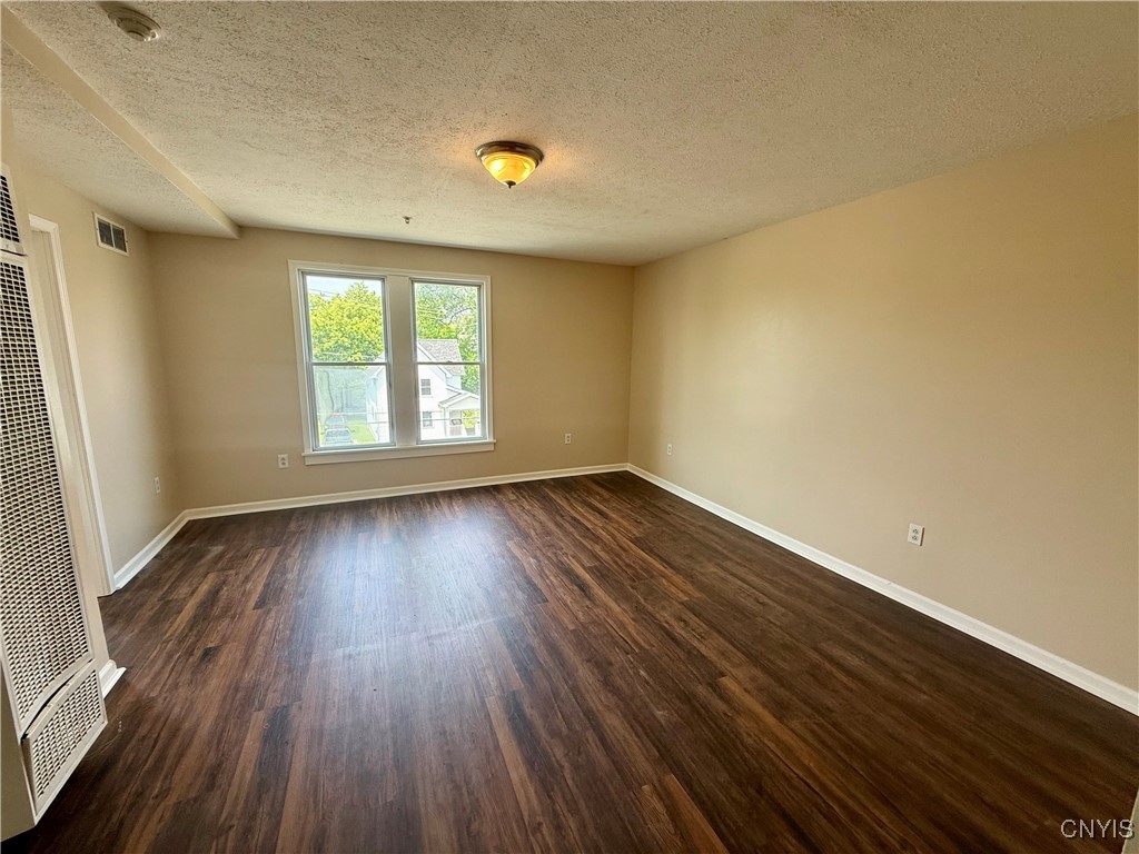 photo xNLLF1XTyoM5-68GW1TrQB1dr9K9a: 254 Apt 5 East Main Street, Watertown City NY 13601