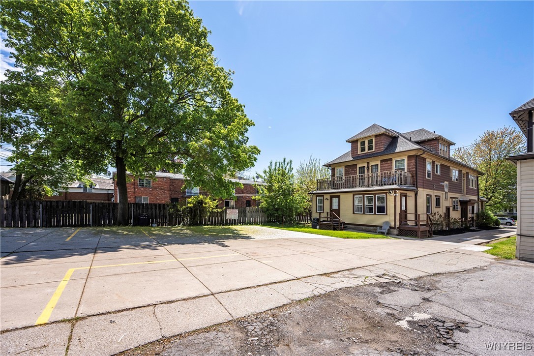 photo 3 : 373 Elmwood Avenue, Buffalo NY 14222