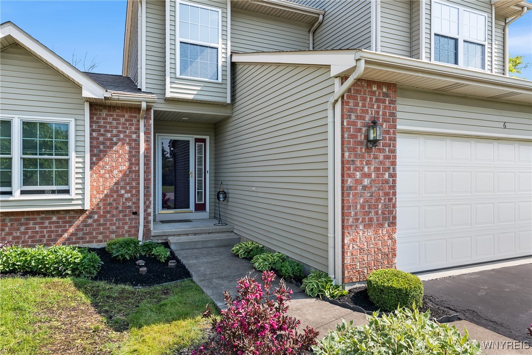 photo 2 : 6 Hedge Lane, Lancaster NY 14086