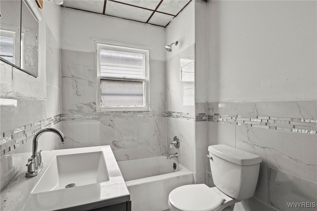 photo NecDC0GKM9y2tcTzSU9cT1qZVMII: 1319 Electric Avenue, Lackawanna NY 14218