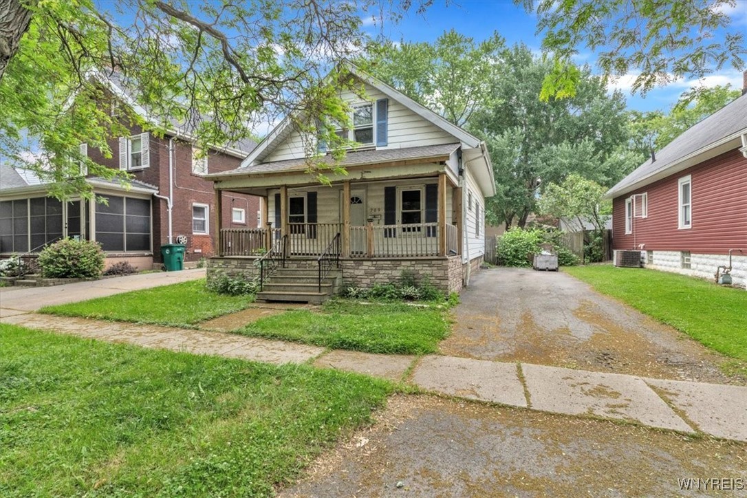 photo xFCzPdlBjVlXh6j9: 709 87th Street, Niagara Falls NY 14304