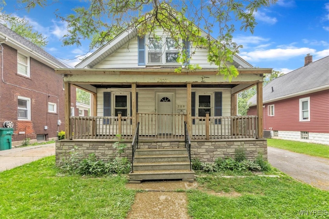 photo ACnFeePkldBlpwv3qNsZrCfT2wf2hMnIeg4: 709 87th Street, Niagara Falls NY 14304