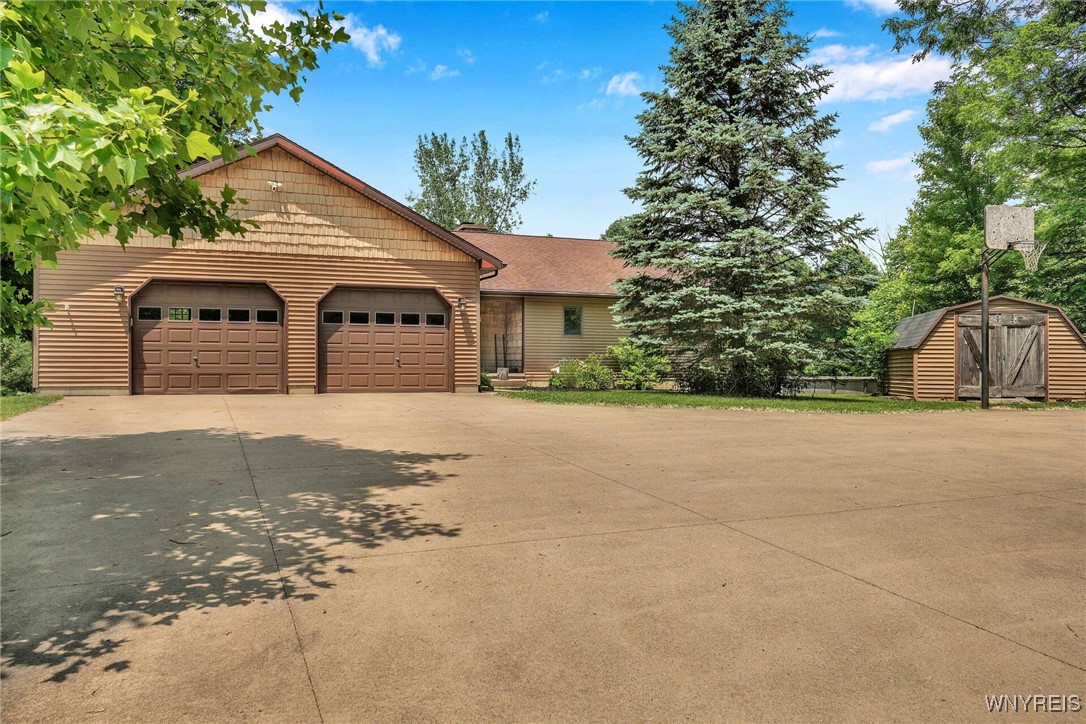 photo 3 : 2328 Gowanda Zoar Road, Collins NY 14070