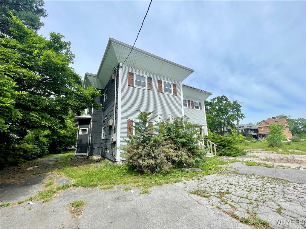 photo lL: 1110 Main Street, Niagara Falls NY 14301