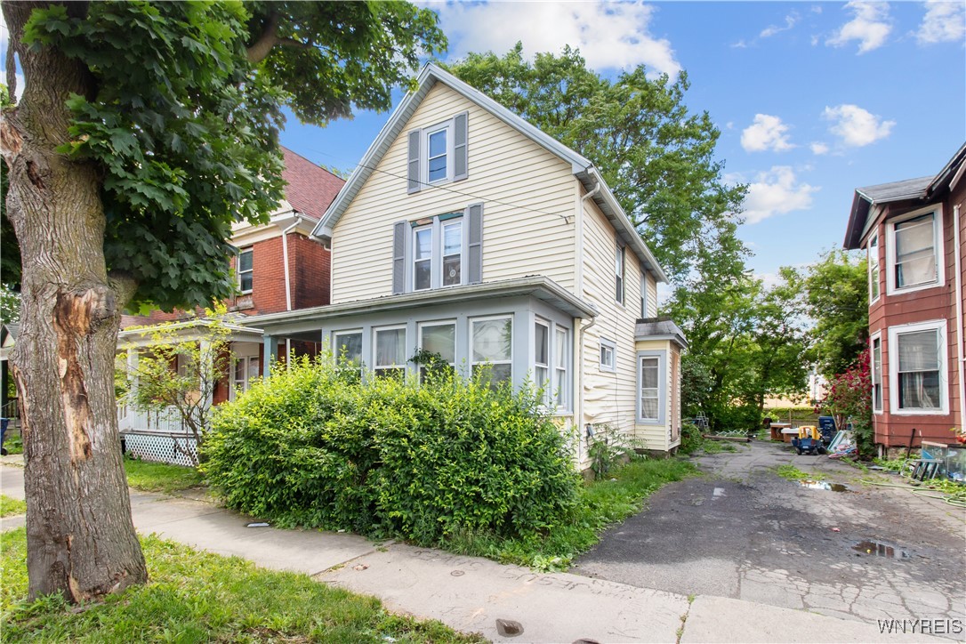 photo 2 : 319 Ferry Avenue, Niagara Falls NY 14301