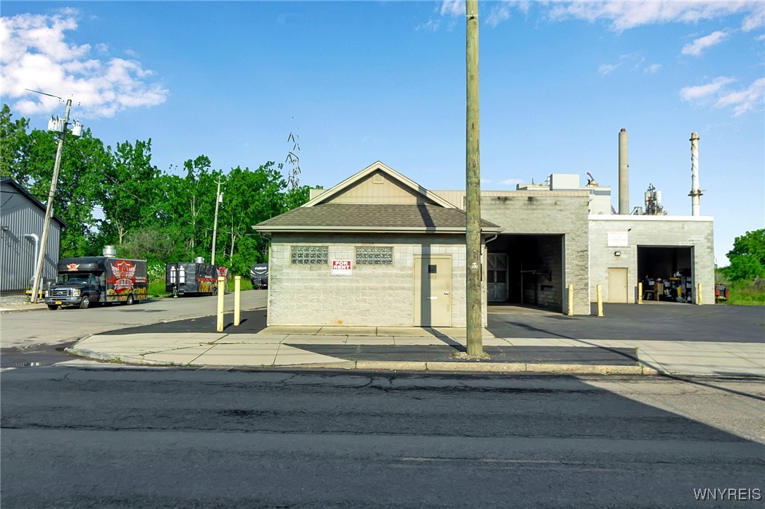 photo 3 : 402 56th Bay #1 Street, Niagara Falls NY 14304