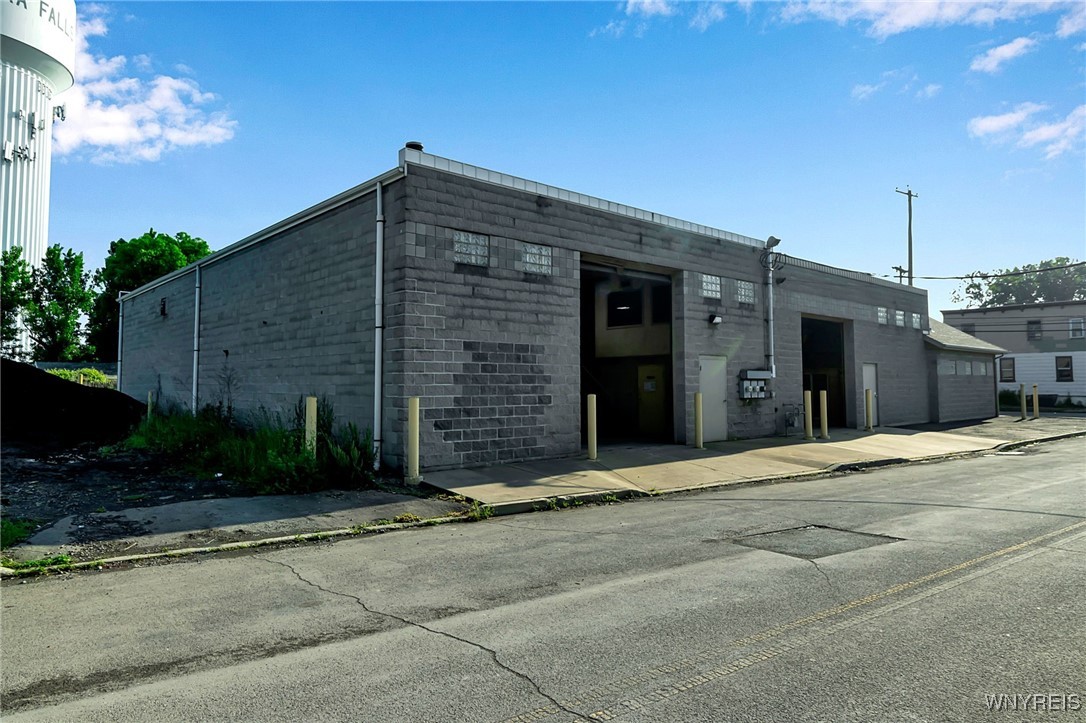 photo 4 : 402 56th Bay #1 Street, Niagara Falls NY 14304