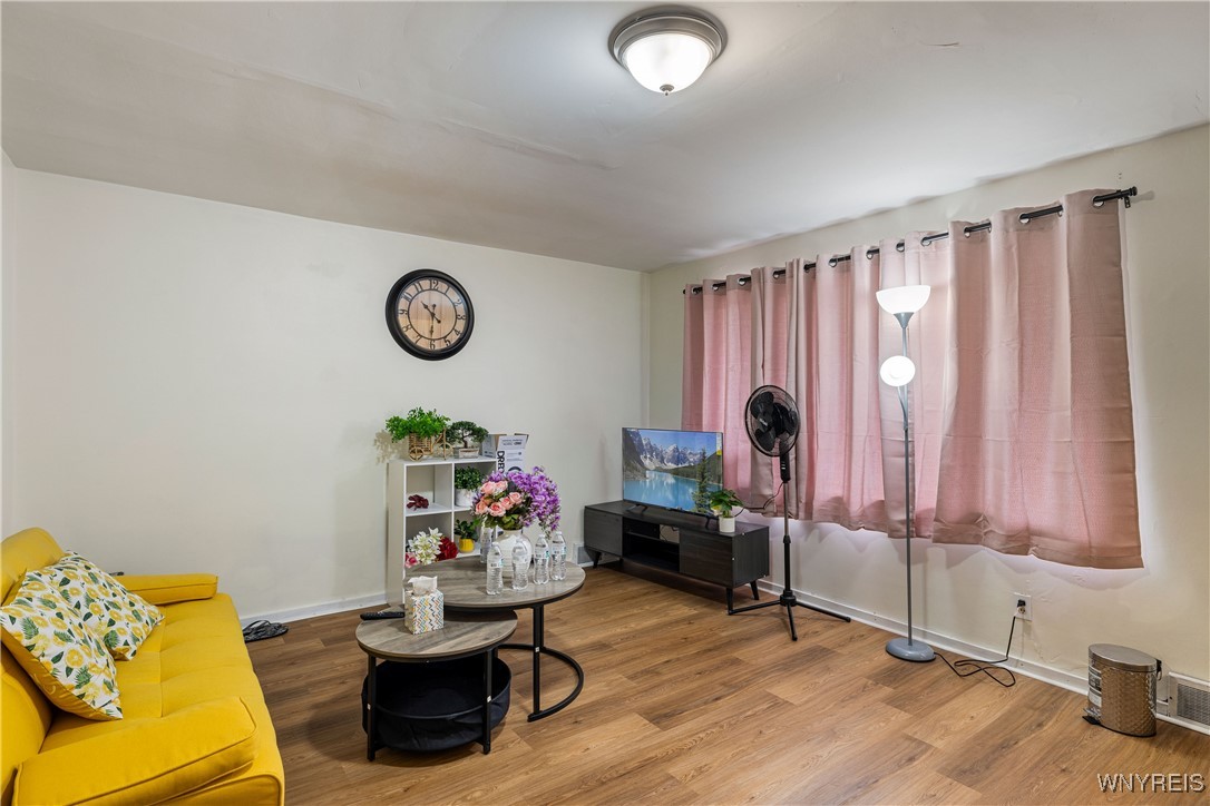 photo 2 : 1004 19th Street, Niagara Falls NY 14301