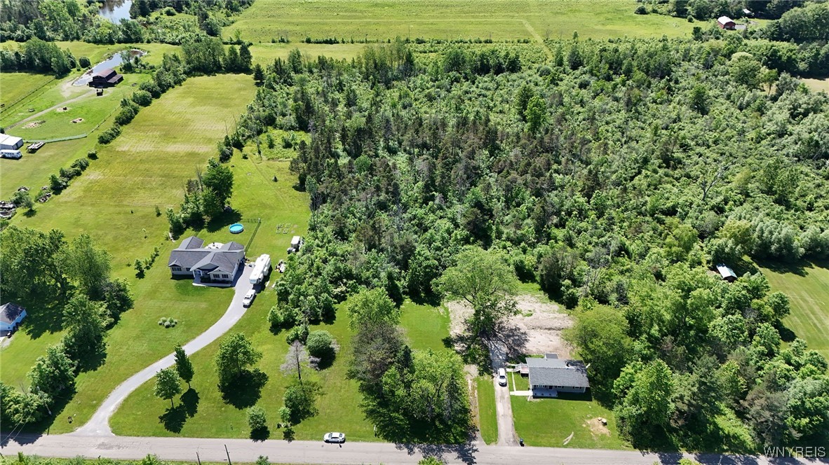 photo 2 : 7714 Decker Road, Evans NY 14047