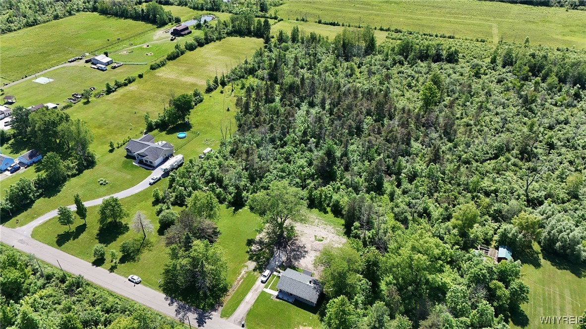 photo 3 : 7714 Decker Road, Evans NY 14047