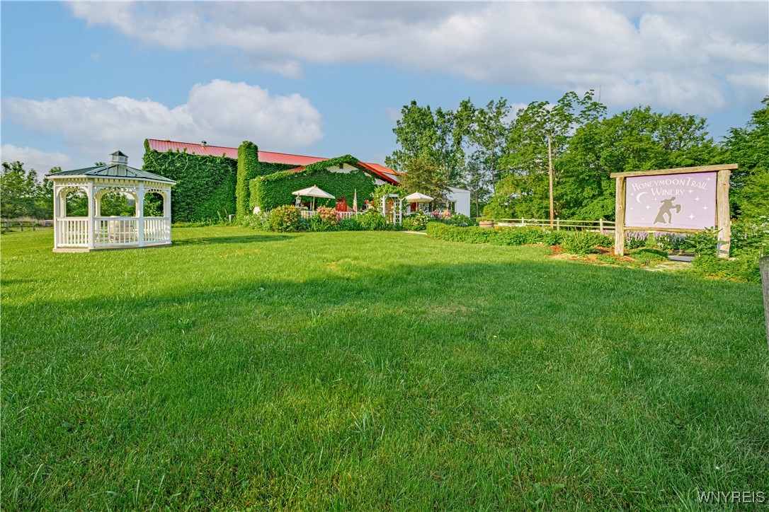 photo e-l5: 4120 Ridge Road, Cambria NY 14094