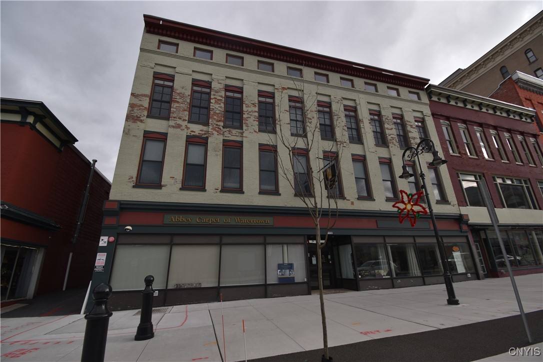 photo 6e1u3qU3b7qnvoJflWt29-4: 150 Court Street 4-2, Watertown City NY 13601