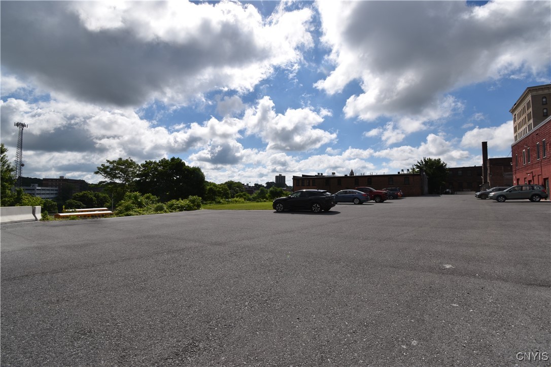 photo UDutFB: 150 Court Street 4-2, Watertown City NY 13601
