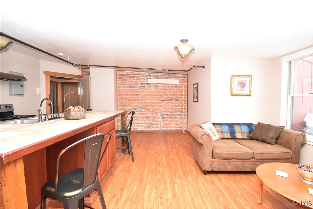 photo 2 : 150 Court Street 4-2, Watertown City NY 13601