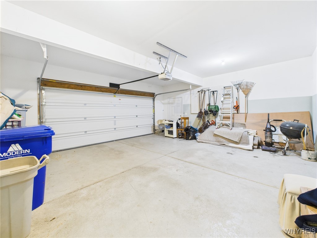 photo lRtRd6FOaVA: 4166 Tisbury Lane, Hamburg NY 14075