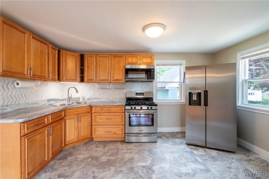 photo 4 : 357 S Shore Boulevard, Lackawanna NY 14218