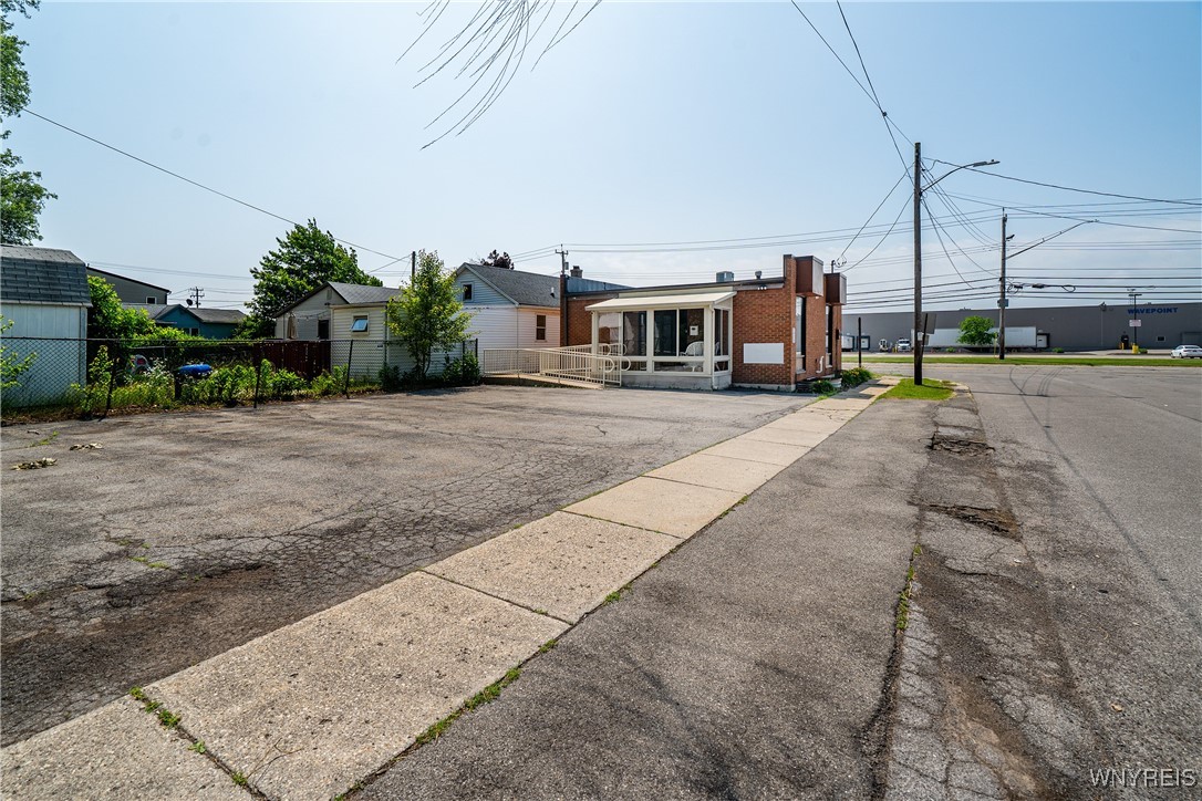 photo 3 : 2478 George Urban Boulevard, Cheektowaga NY 14043