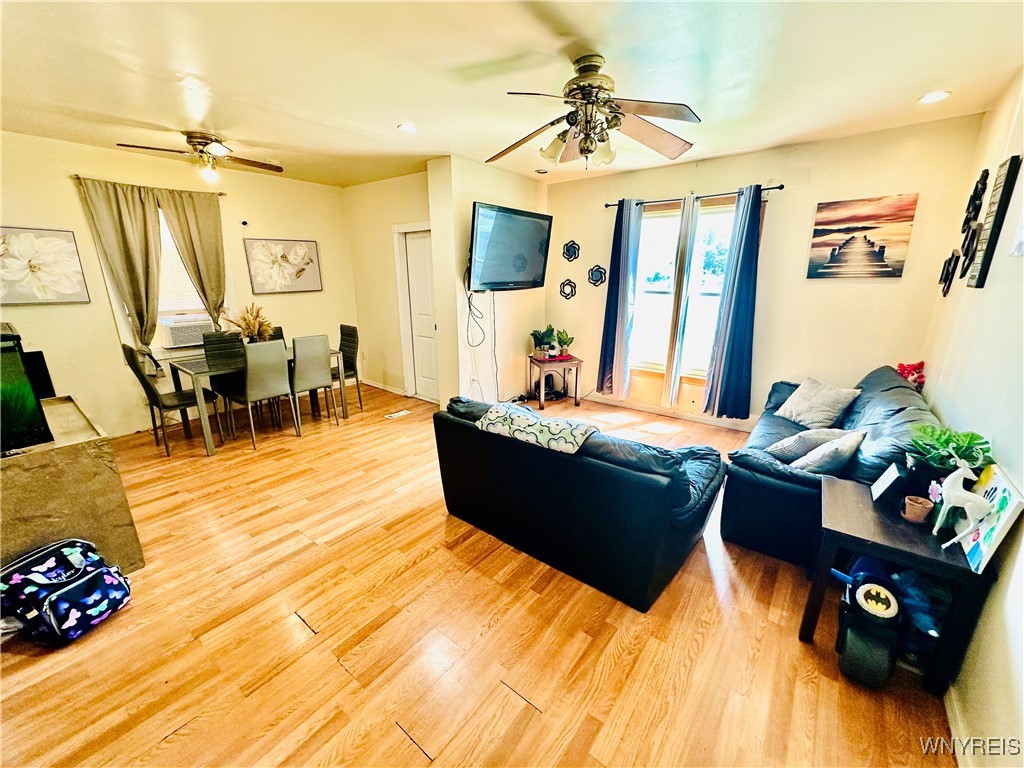 photo 4 : 58 Olcott Place, Cheektowaga NY 14225