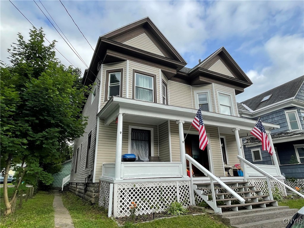photo xh7ngNf5X0: 211 South Pleasant Street, Watertown City NY 13601