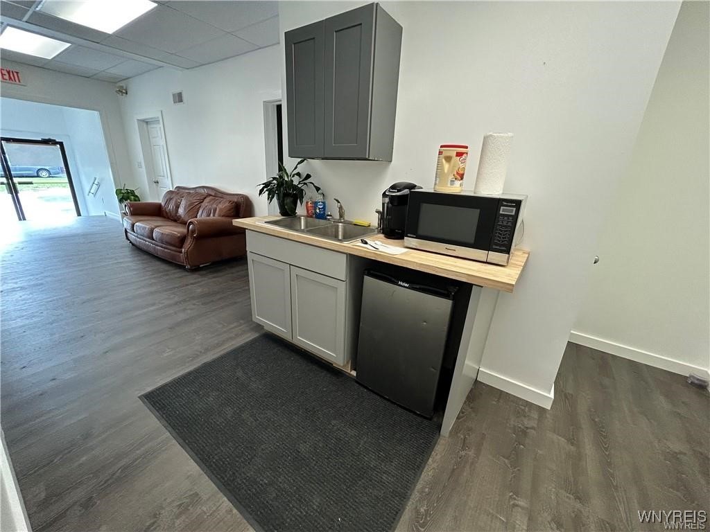 photo cuTsg: 931 Michigan Avenue, Niagara Falls NY 14305