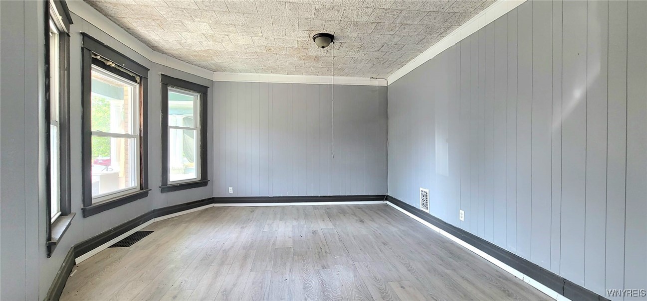 photo 2 : 435 12th Street, Niagara Falls NY 14303