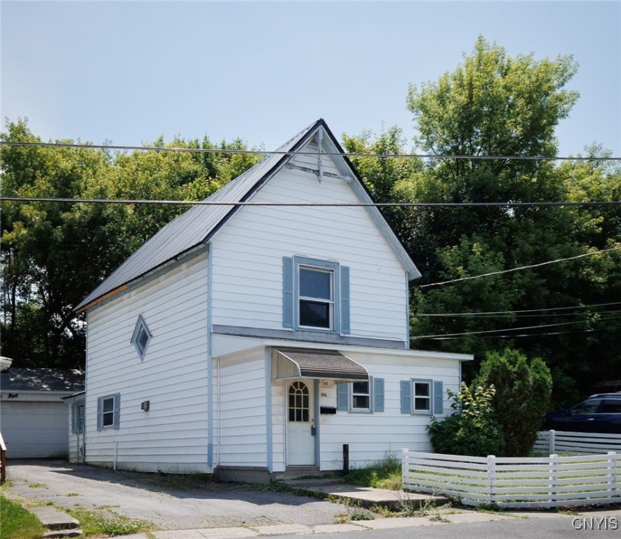 photo DYuiI2aOQxVKxNVg: 308 Howk Street, Watertown City NY 13601