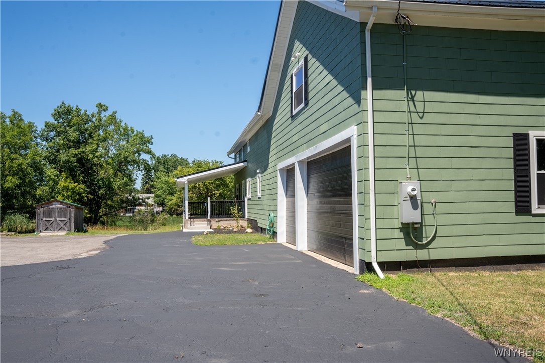 photo 2 : 6 East And West Road, West Seneca NY 14224