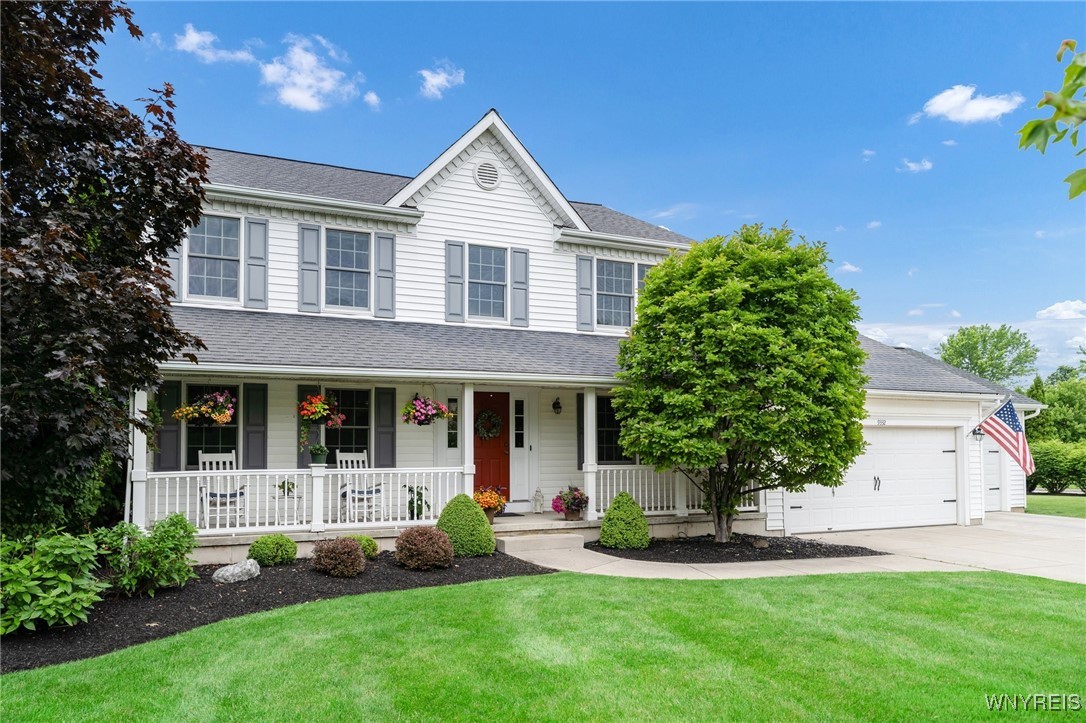 photo iz7SssUzMw8I0WoY336g6SgpNY8: 9332 Sitka Spruce Court, Clarence NY 14032