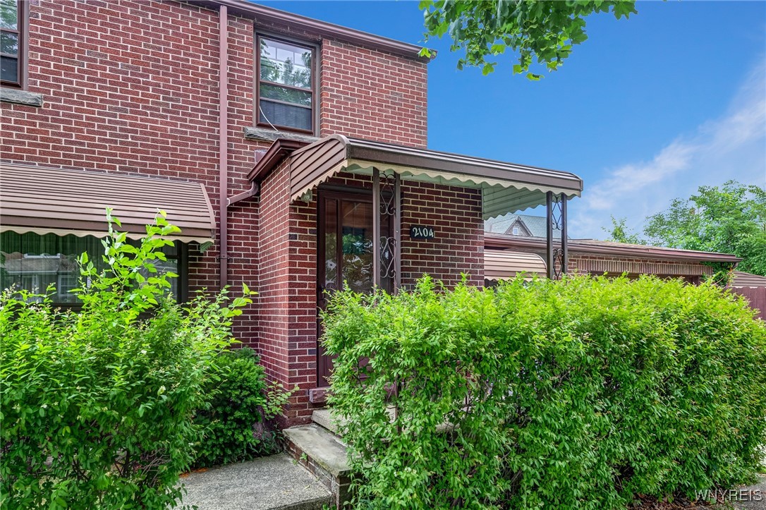 photo 2 : 2104 Walnut Avenue, Niagara Falls NY 14301