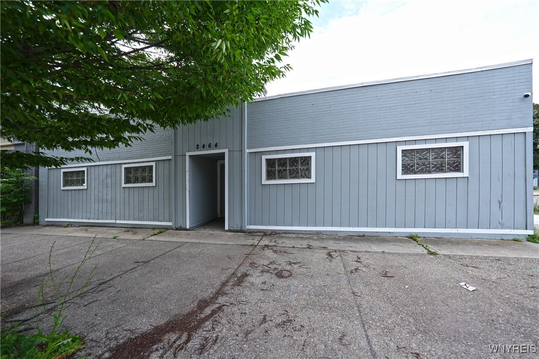 photo eqGOSEWrh-u-6VRD: 2464 Main Street, Buffalo NY 14214