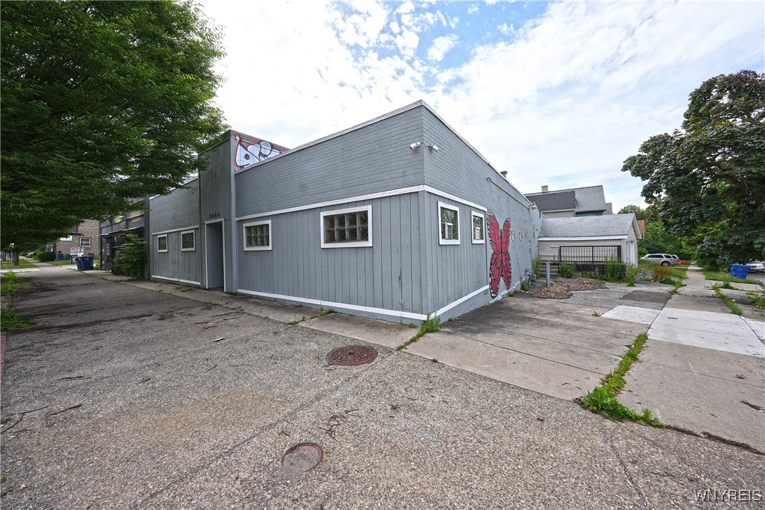 photo Xjr4: 2464 Main Street, Buffalo NY 14214