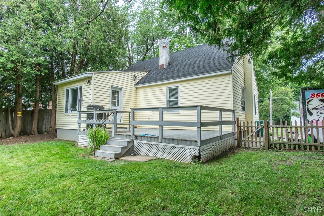 photo 3 : 311 Iroquois Avenue West, Watertown City NY 13601