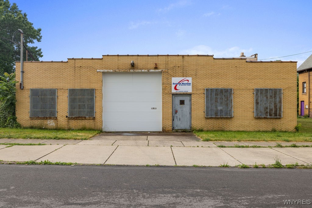 photo undefined: 1041 Niagara Avenue, Niagara Falls NY 14305