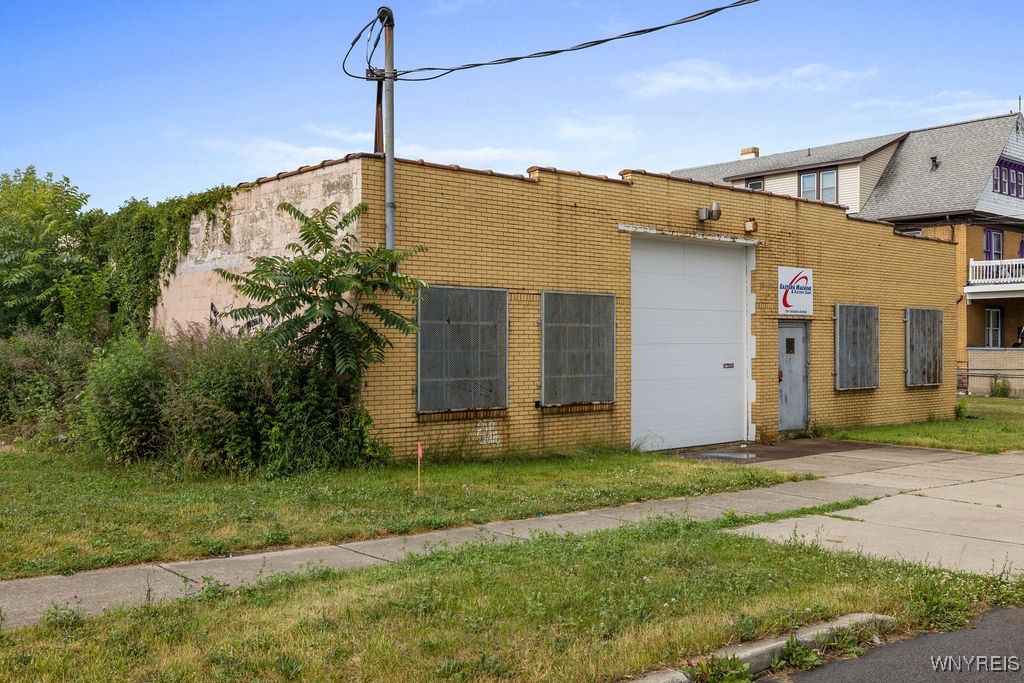 photo undefined: 1041 Niagara Avenue, Niagara Falls NY 14305