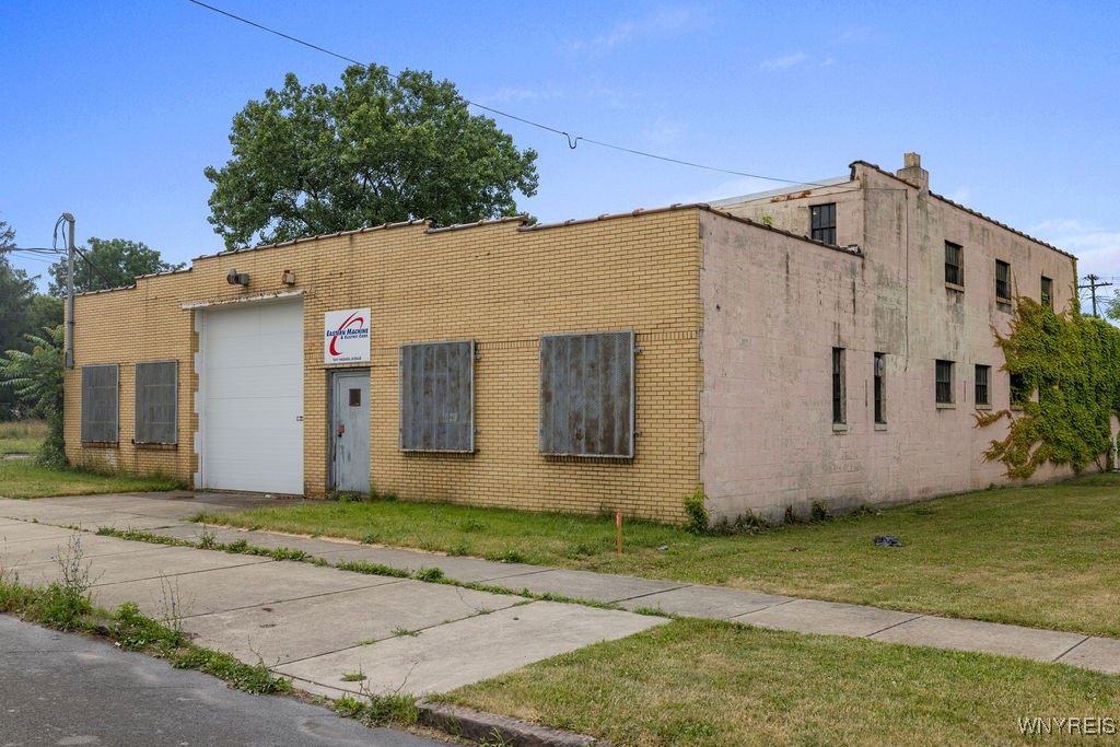 photo 2 : 1041 Niagara Avenue, Niagara Falls NY 14305