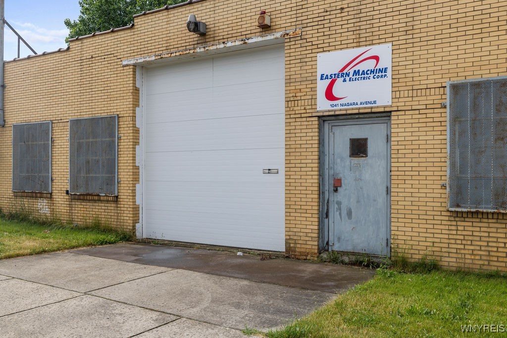 photo 3 : 1041 Niagara Avenue, Niagara Falls NY 14305