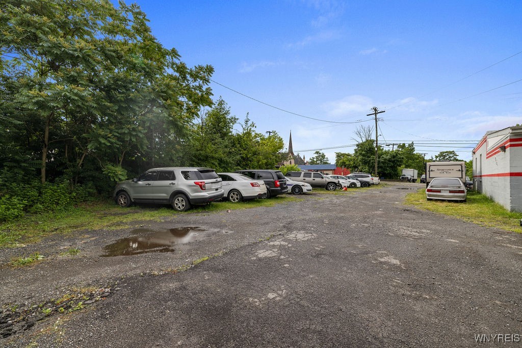 photo 4 : 1041 Niagara Avenue, Niagara Falls NY 14305